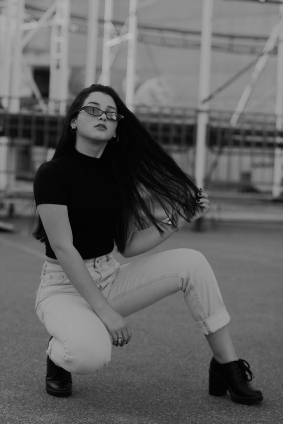 Girls DP – Latest Trendy Profile Pics for Social Media