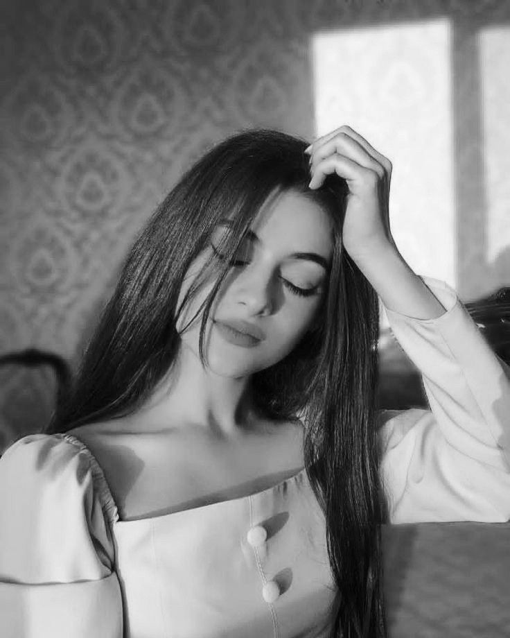 Girls DP – Latest Trendy Profile Pics for Social Media