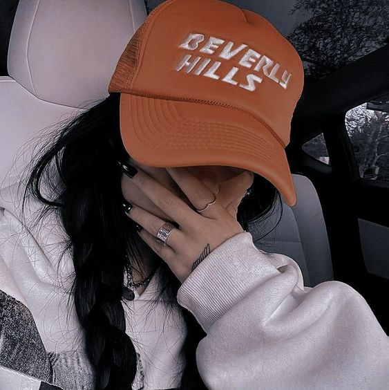 Girls DP – Latest Trendy Profile Pics for Social Media