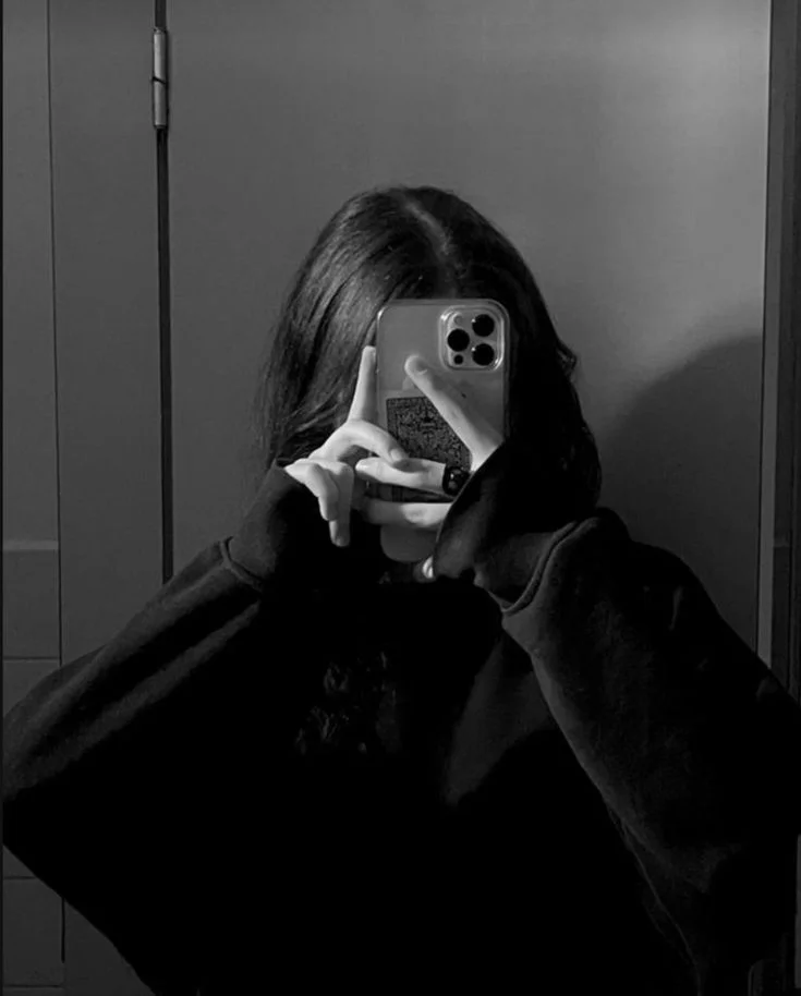 Girls DP – Latest Trendy Profile Pics for Social Media