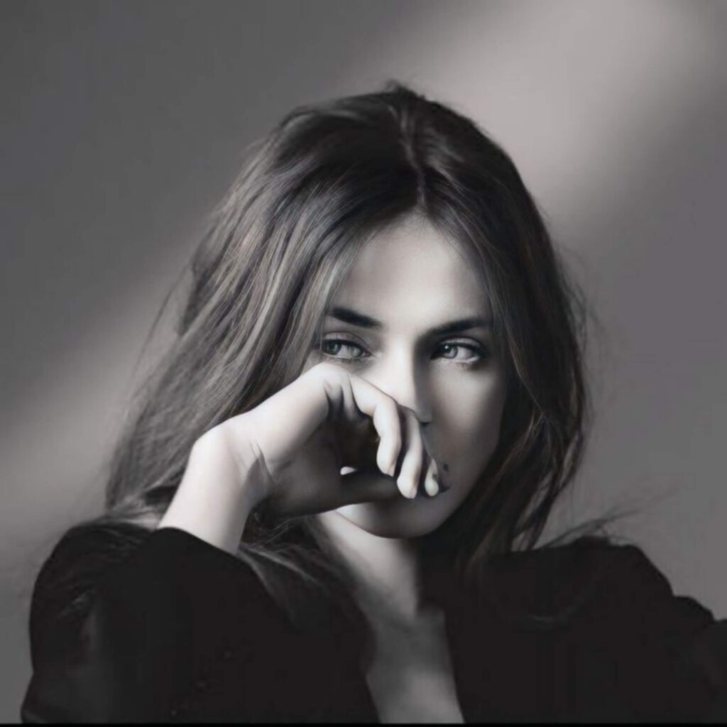 Stylish Girl Pics with Attitude – Bold Looks for 2025