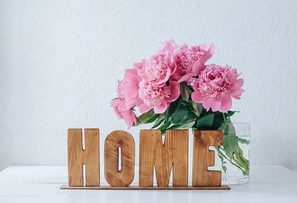 Decor Styling 101: Pairing Artificial Flowers with the Right Home Accessories Items
