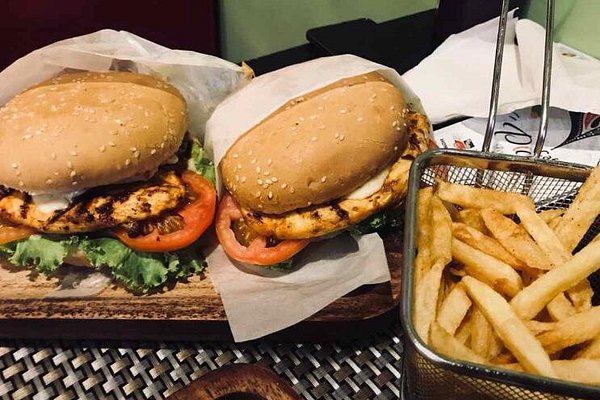 Places to Eat That Are Not Expensive With Great Reviews