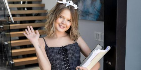 Coco Lovelock Age: You Won’t Believe How Young She Is - iEnglish Status