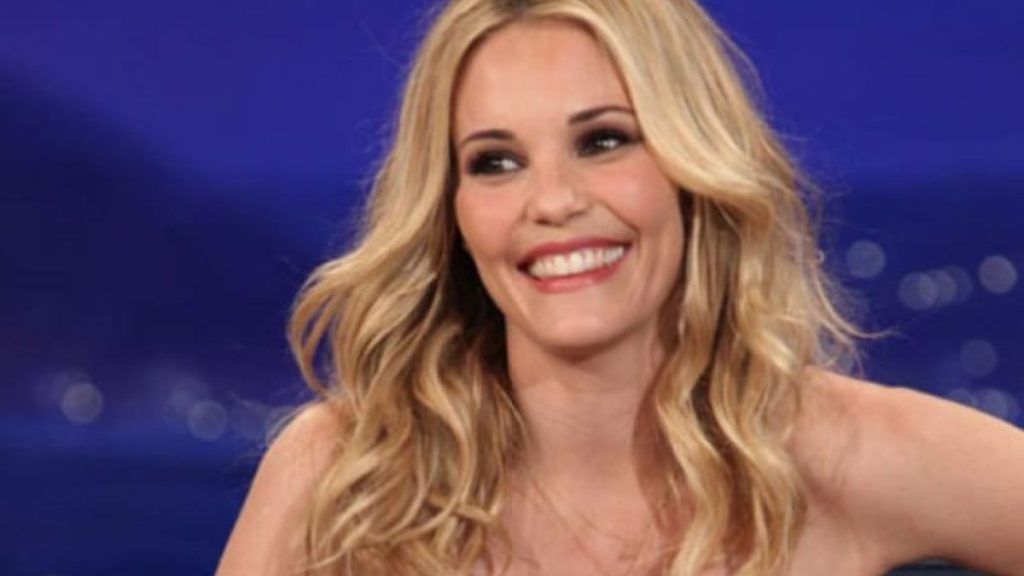 Leslie Knipfing: Illuminating Quiet Strength and Enduring Family Bonds in 2025